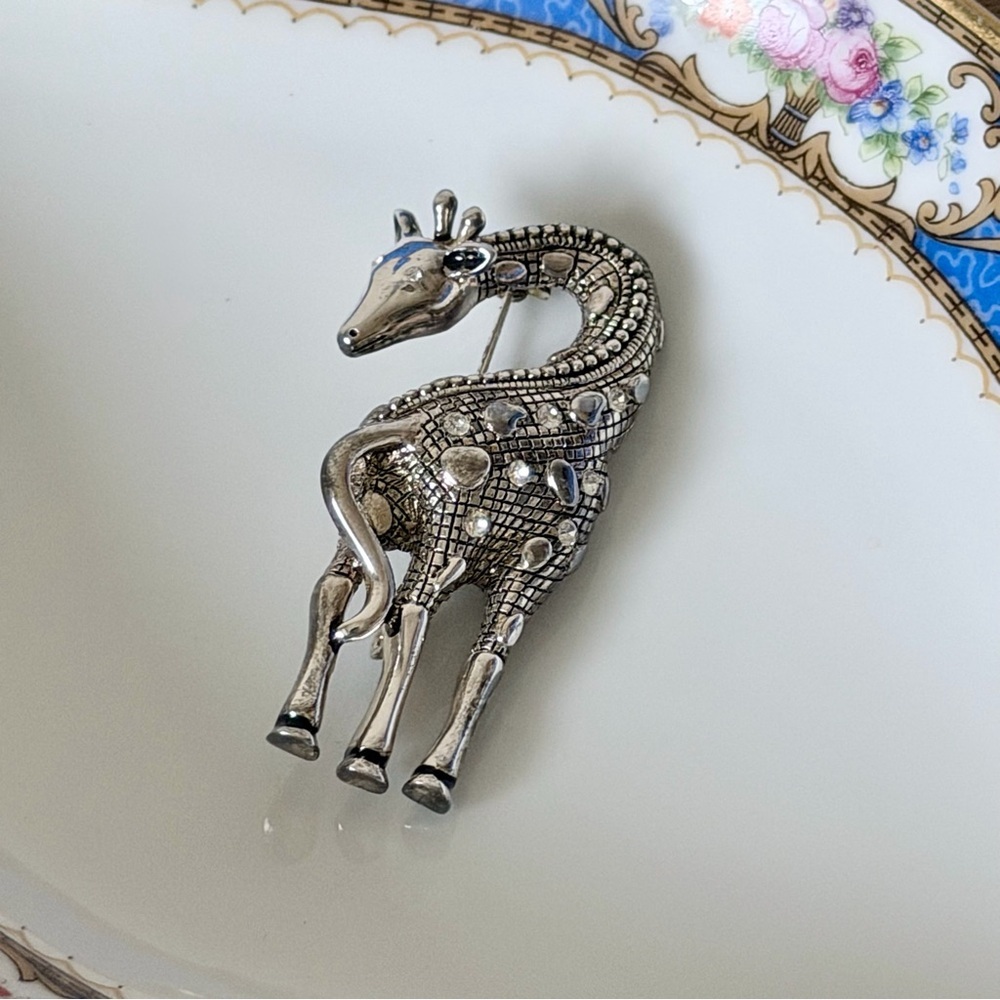 Vintage Giraffe Brooch Premier Designs Silver Tone Rhinestone Fashion Jewelry